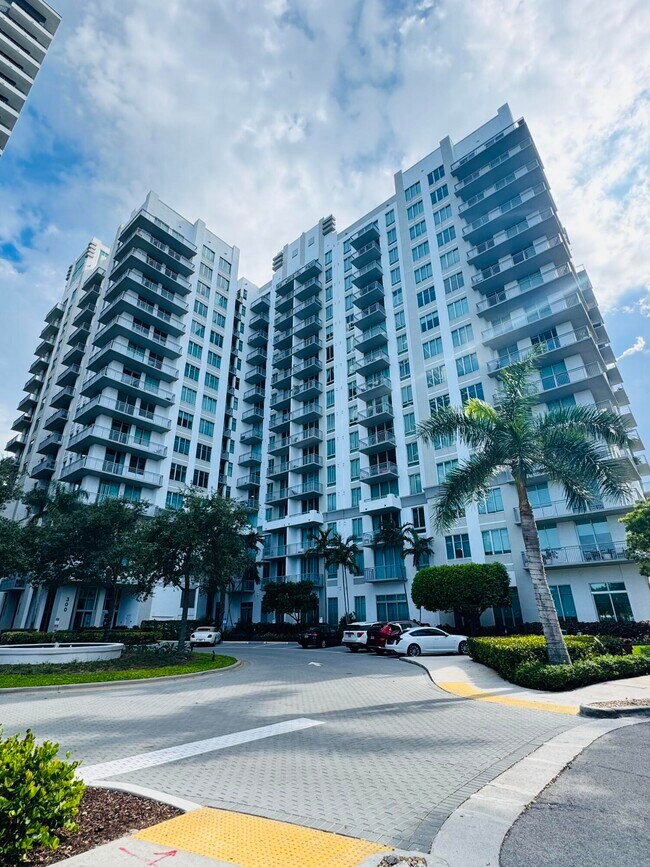 Building Photo - 300 S Australian Ave