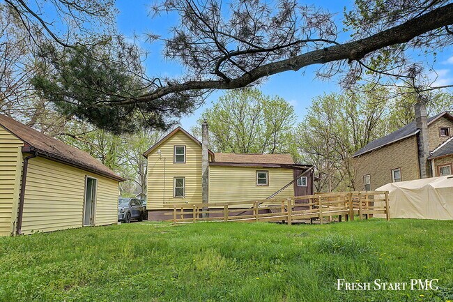 Building Photo - 1521 N Park St