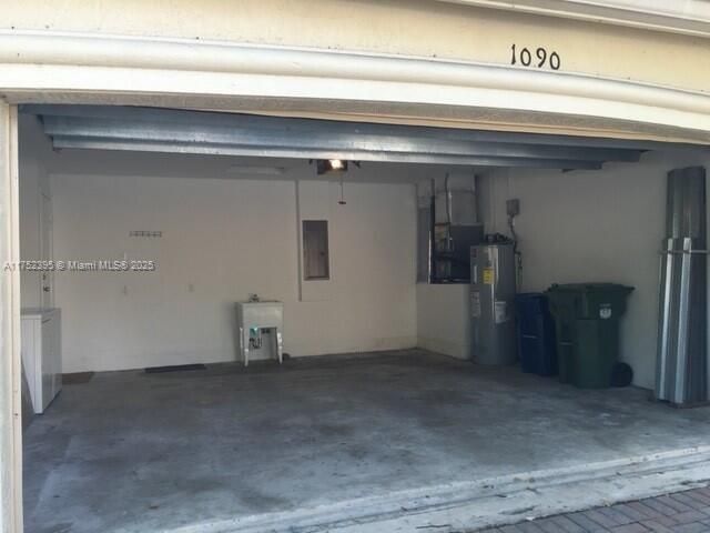 Building Photo - 1090 Golden Cane Dr