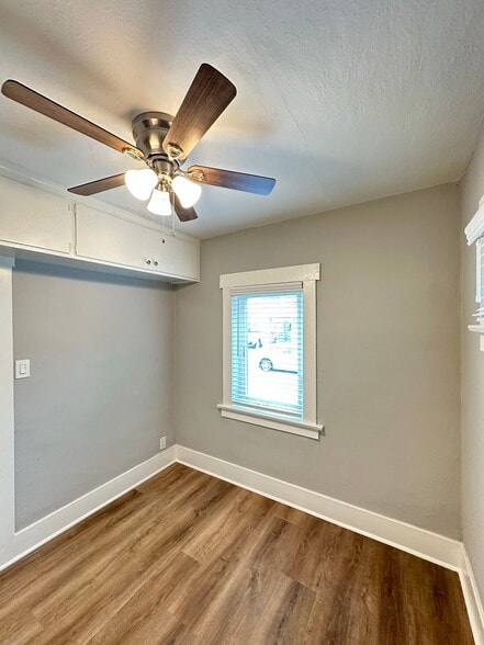 Building Photo - 28 57th Pl