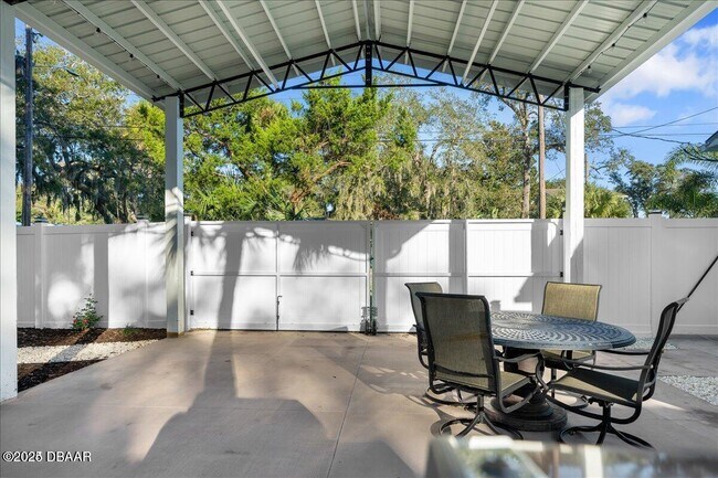 Building Photo - 1146 Riverside Dr