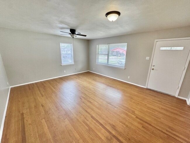 Building Photo - 4615 Lawrence Rd