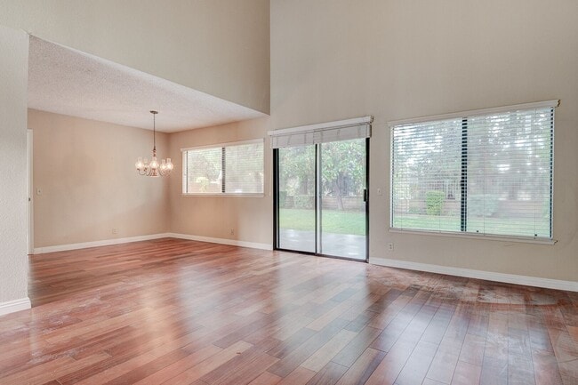 Building Photo - 20 Comanche Cir