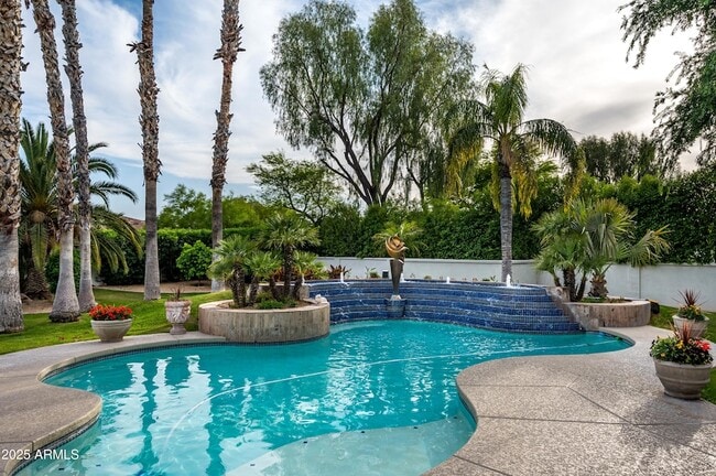 Building Photo - 6649 E Berneil Dr