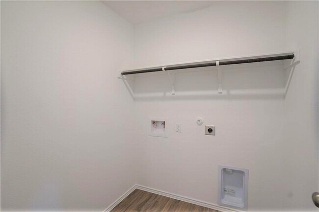 Building Photo - 330 Rioja