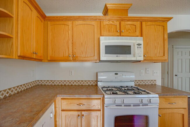 Building Photo - BEAUTIFUL THREE BEDROOM HOME IN VANCOUVER
