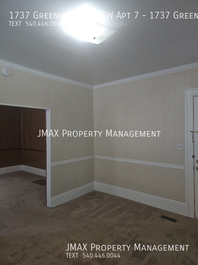 Building Photo - This property has a no security deposit op...