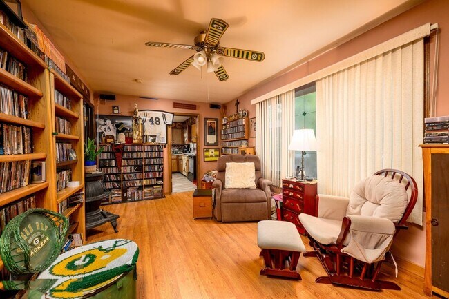 Building Photo - Fully Renovated 3-Bed, 2-Bath Ranch with Garage and Large Yard in Manchester
