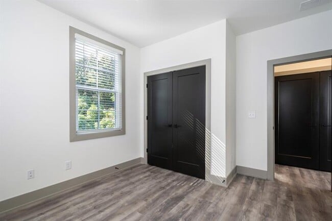 Building Photo - 42 Becker Pl NW