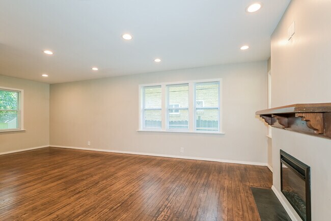 Building Photo - Fantastic 1bd/2ba home! Let yourself in!