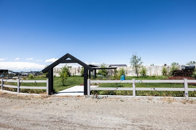 Building Photo - 2505 E 100 N