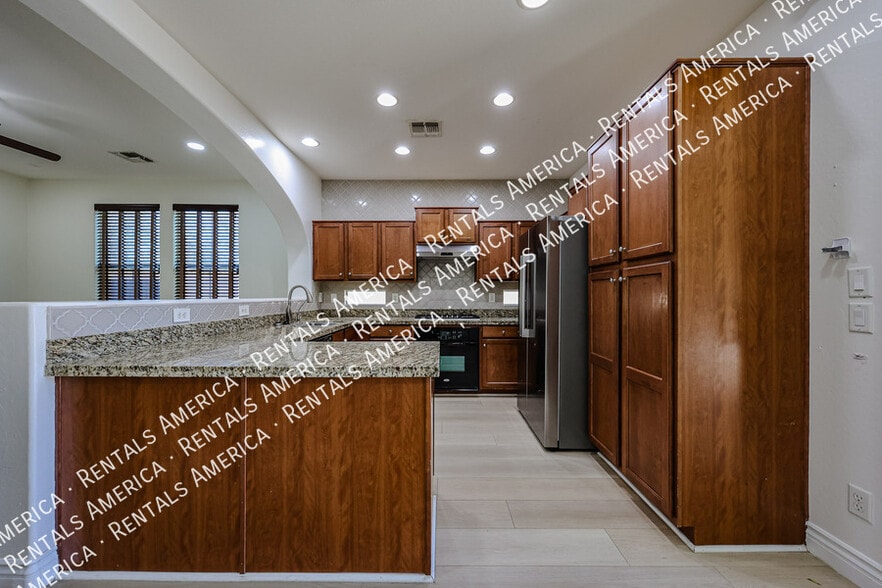 Building Photo - 1081 N Mason Dr