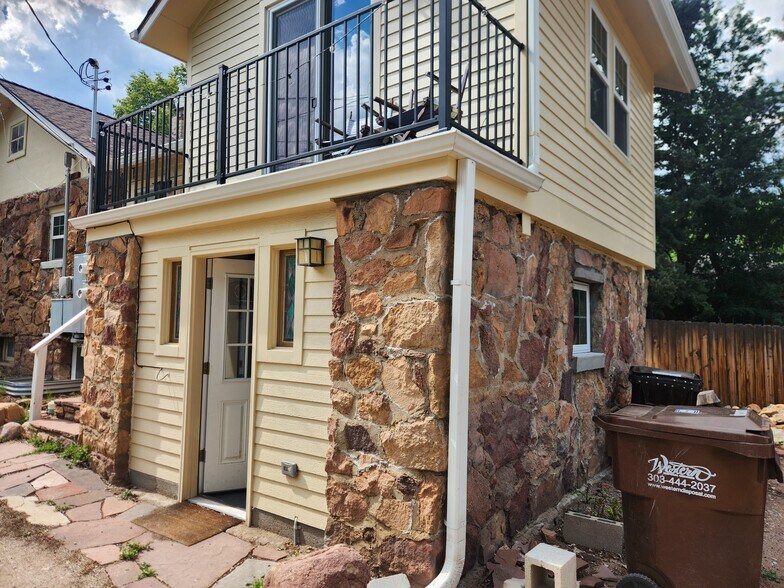 Front entry - 524 18th St