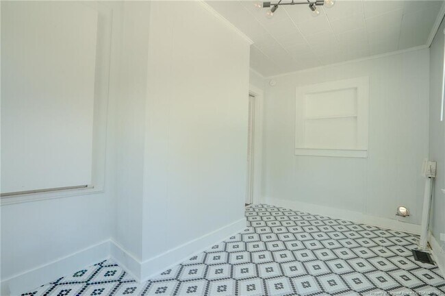 Building Photo - 120 Kirkland Dr