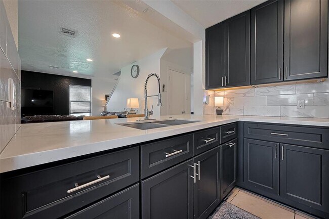Building Photo - 15214 Mission Forest Dr