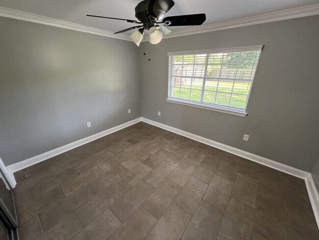 Building Photo - Charming 3 Bedroom Home in a Prime Zachary Location & School District!