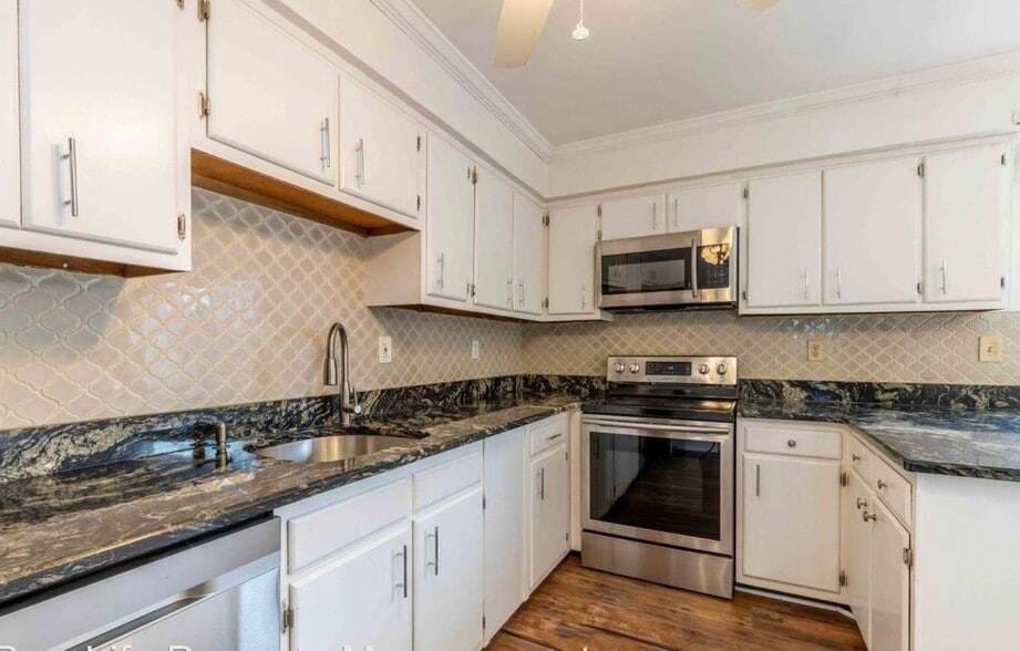 Building Photo - 2534 Clothier St