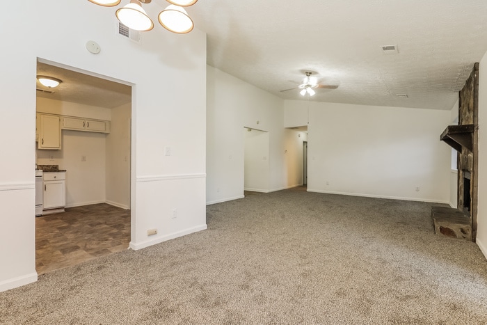 Building Photo - 9370 Woodloop Ct