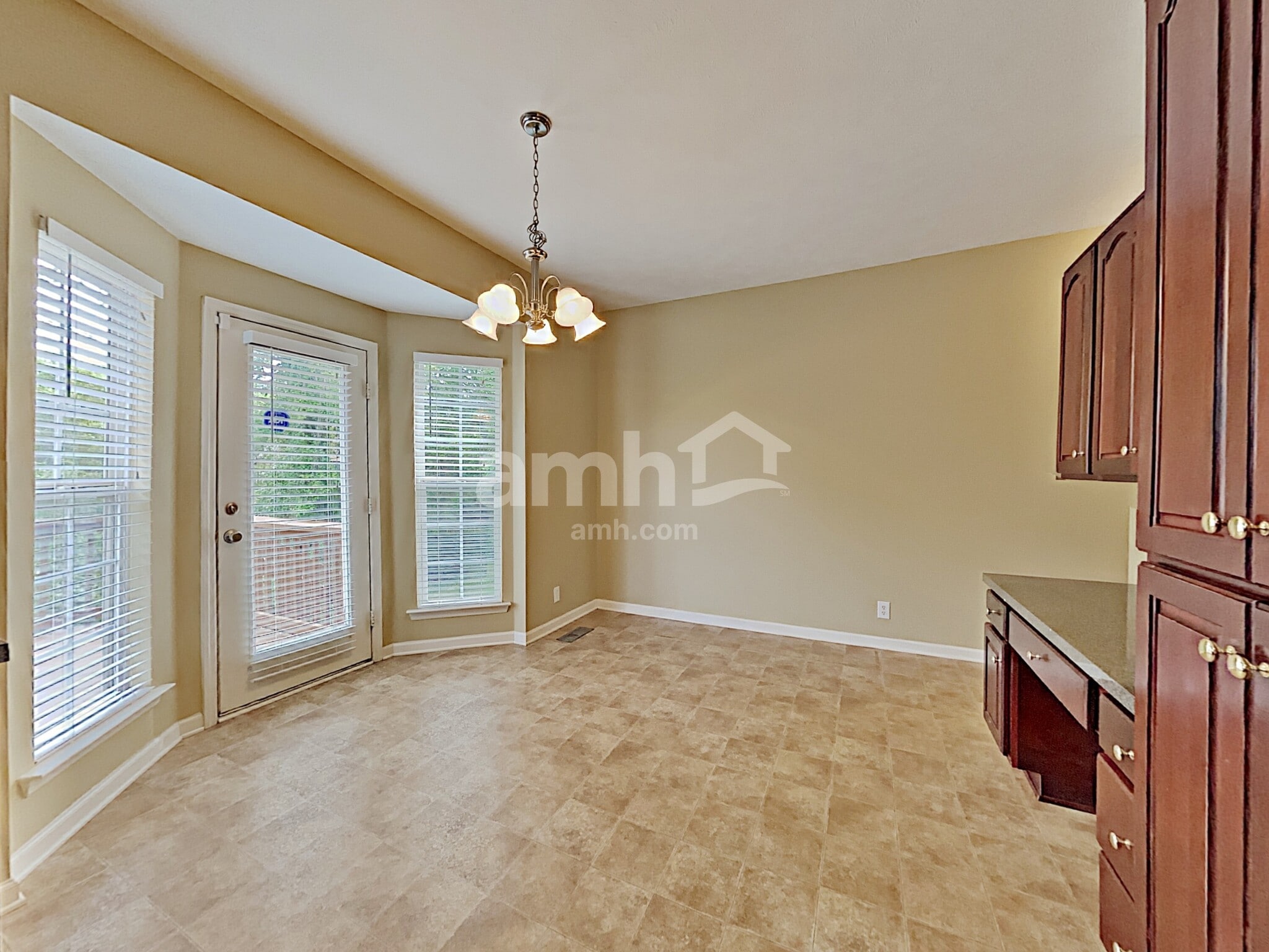 Building Photo - 661 Sugar Mill Dr