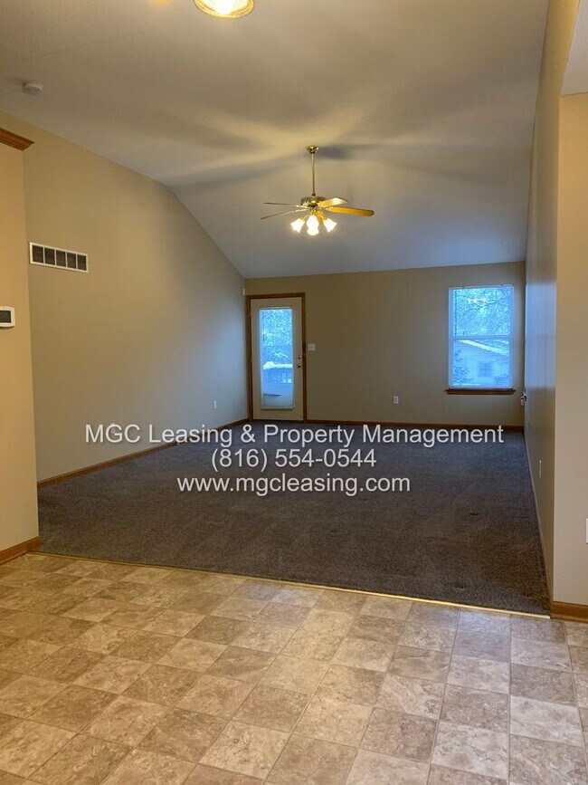 Building Photo - A Bright, Comfortable Split-Level Home in a Convenient Raymore Location - Available April 24