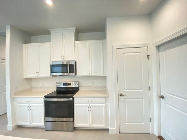 Building Photo - 2182 Palm Tree Dr