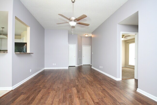 Building Photo - 105 Oakline Dr