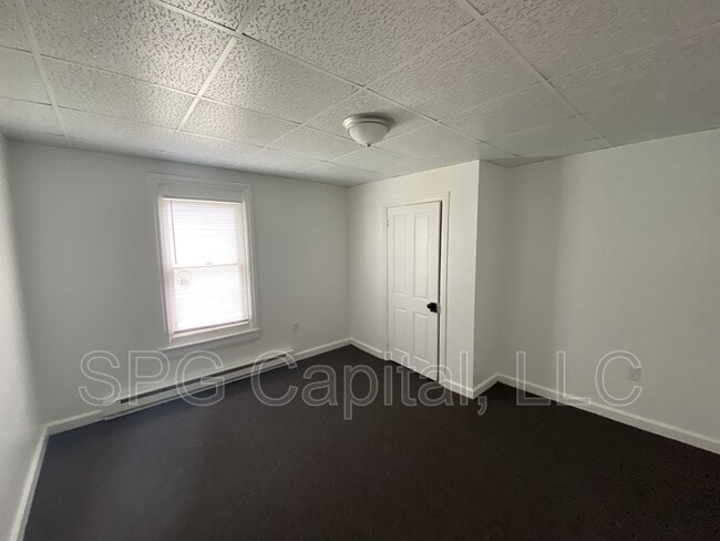Building Photo - 112 N York St