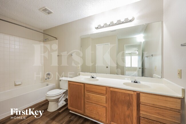 Building Photo - 7915 Cherry Glade