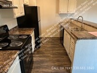 Building Photo - 209 Dean-R