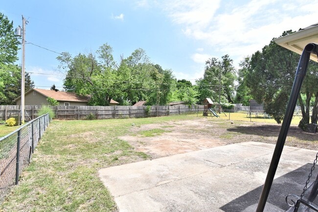 Building Photo - Welcome to your new home in Jenks!