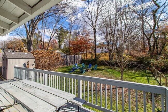 Building Photo - Fully Furnished