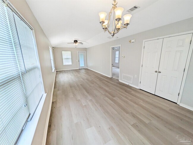 Building Photo - 5915 Bilek Dr