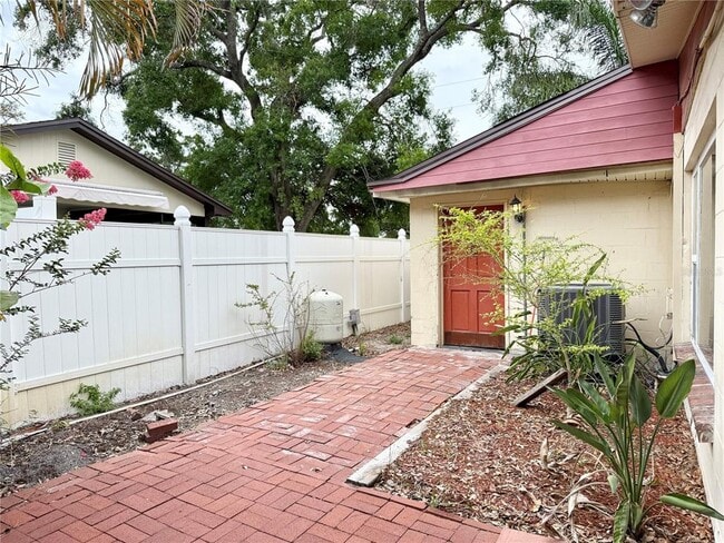 Building Photo - 2523 Krueger Ln