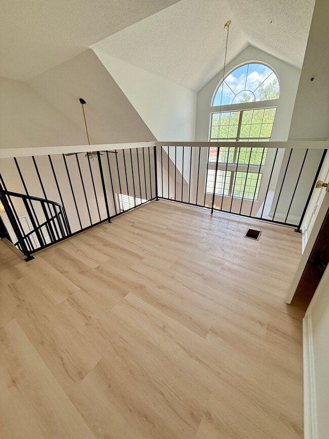 Building Photo - 10520 Beacon Ridge Dr