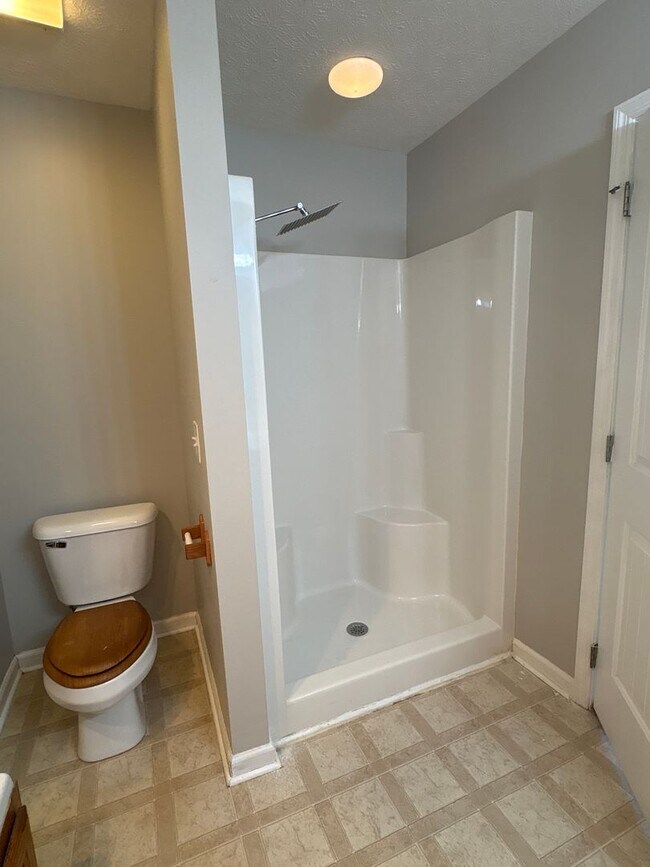 Building Photo - Charming Home with Covered Back Deck and Fenced in Yard...