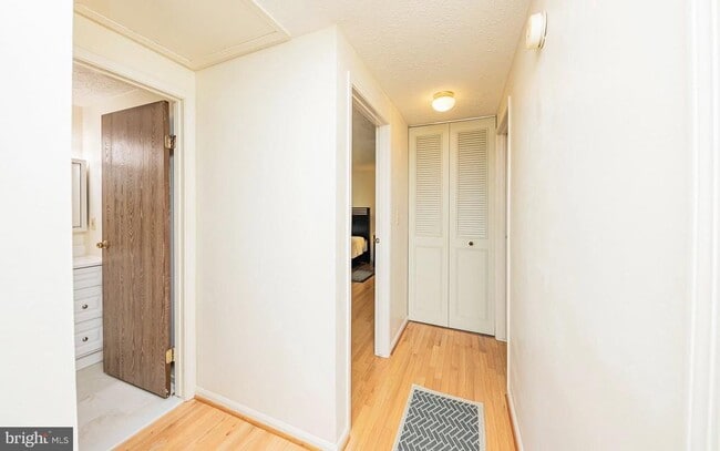 Building Photo - 1803 E Beech Rd