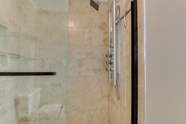 Building Photo - 454 Windtree Pl