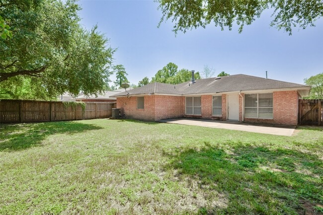 Building Photo - 2311 Old Oak Ln