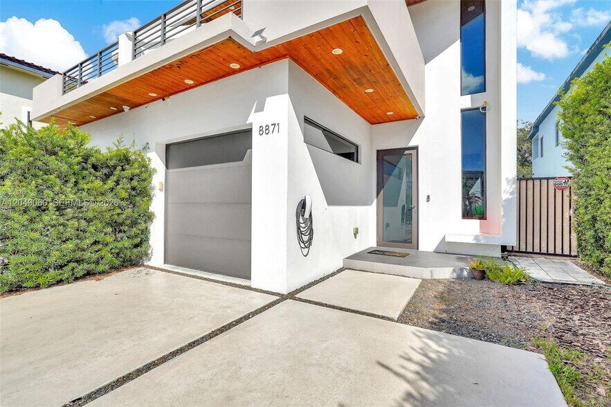 Building Photo - 8871 SW 28th St