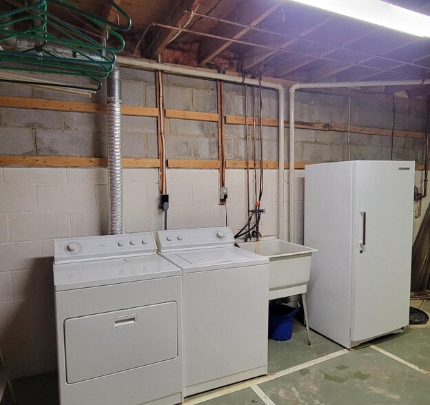 Building Photo - 8417 Canning Terrace