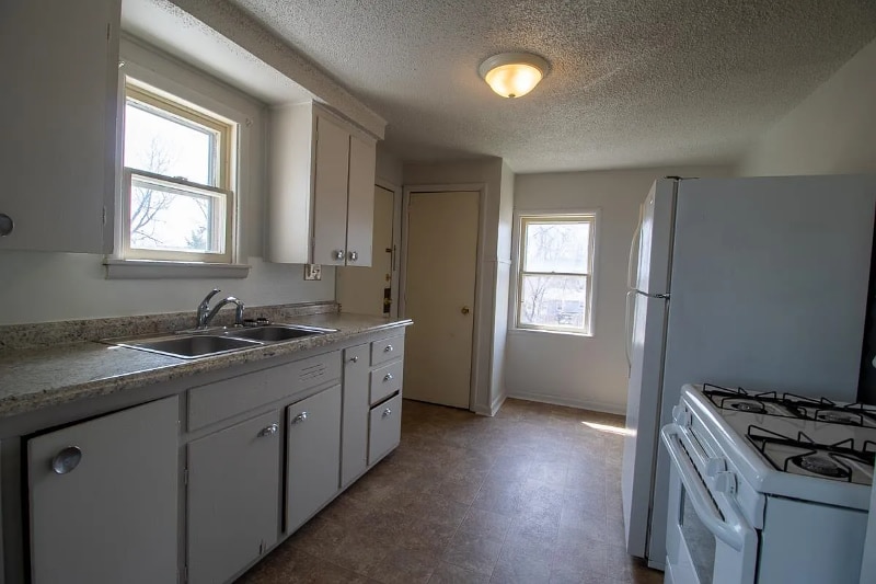 Building Photo - 1027 N Maple St