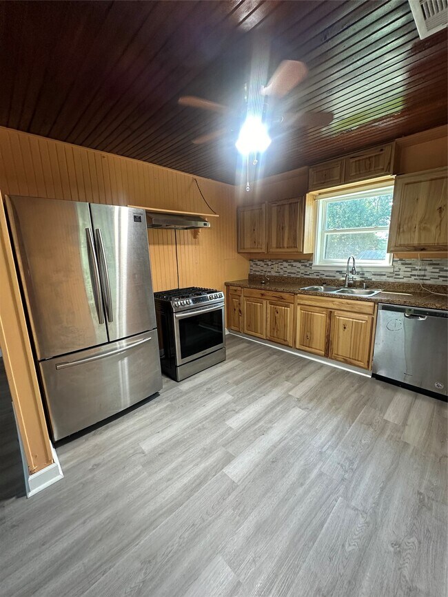 Building Photo - 236 3rd St