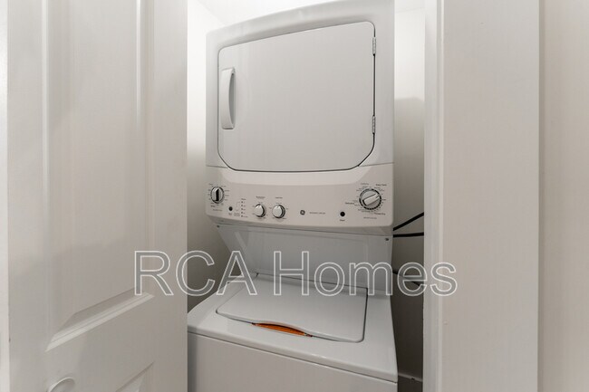 Building Photo - 874 Fletcher Ave