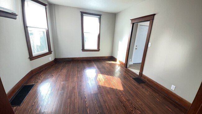 Building Photo - 669 Franklin St