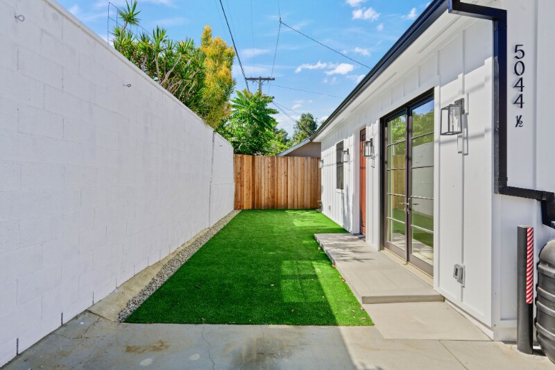 Building Photo - 5044 1/2 Hartwick St