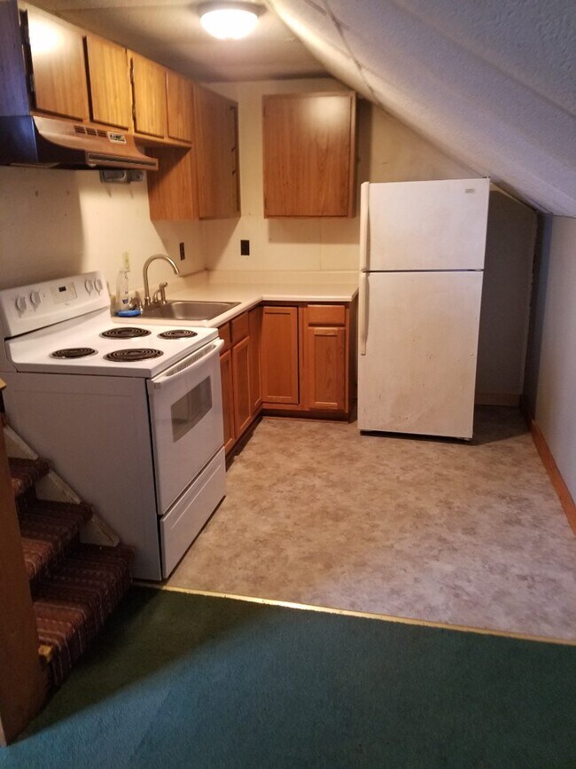 Primary Photo - 8571-4 Leray St