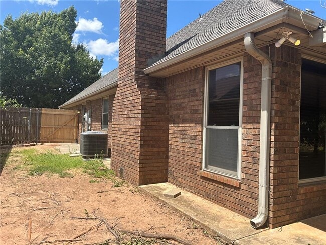 Building Photo - 9908 Thompson Ave