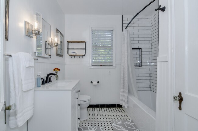 Building Photo - 2631 Oakland Ave