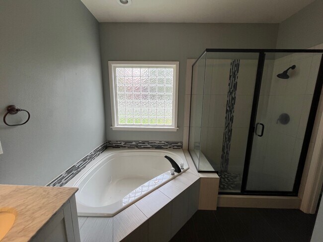 Building Photo - 2030 N Springland Pl