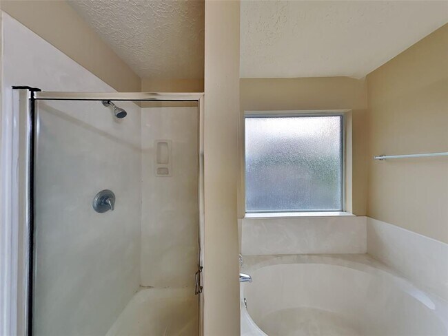Building Photo - 2330 Colonial Springs Ln